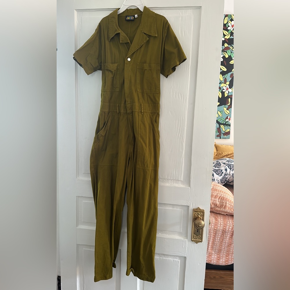 Big Bud Press Size Medium Short Sleeve jumpsuit. EUC! Elastic waist. Olive Green